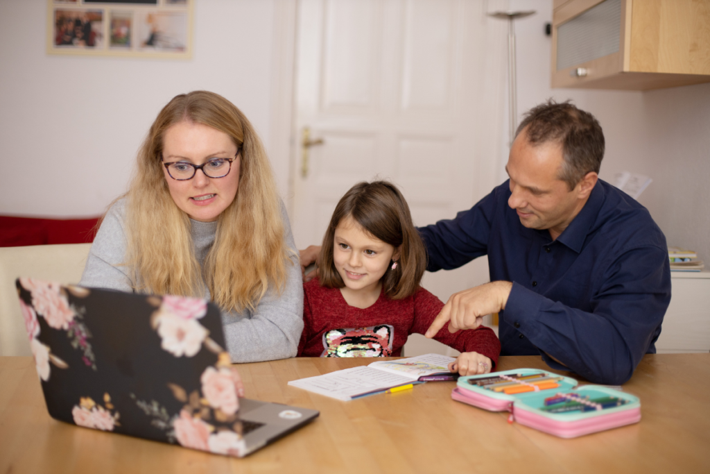 parent girl learning online